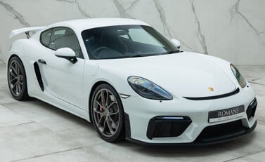 Porsche 718 Cayman GT4 12