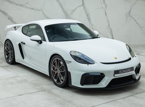 Porsche 718 Cayman GT4 12