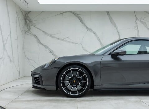 Porsche 911 Turbo S (992) 39