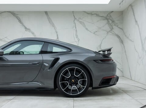 Porsche 911 Turbo S (992) 40