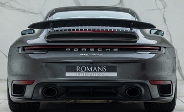 Porsche 911 Turbo S (992) 9