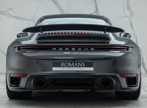 Porsche 911 Turbo S (992) 9