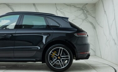 Porsche Macan TURBO 36