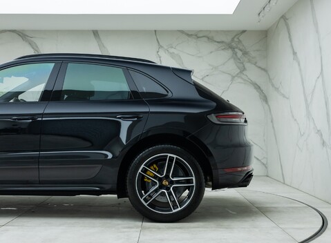 Porsche Macan TURBO 36