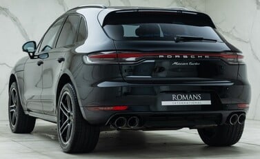 Porsche Macan TURBO 8