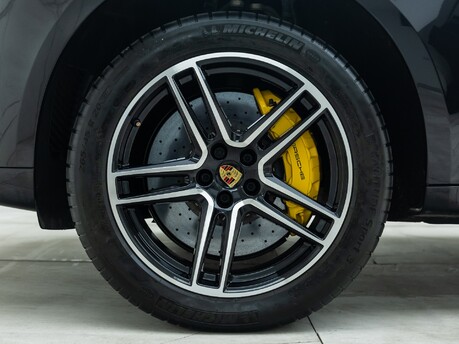 Porsche Macan TURBO