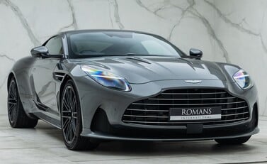 Aston Martin DB12 V8 10