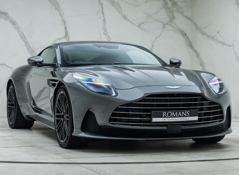 Aston Martin DB12 V8 10