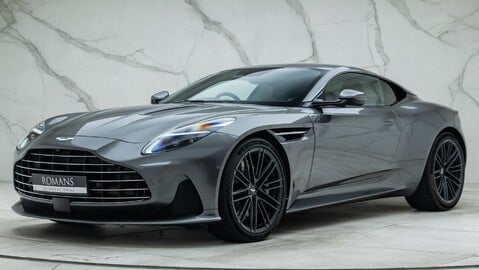 Aston Martin DB12 V8 