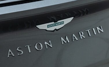 Aston Martin DB12 V8 31