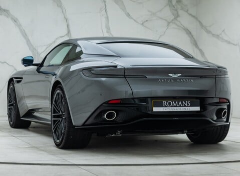 Aston Martin DB12 V8 11