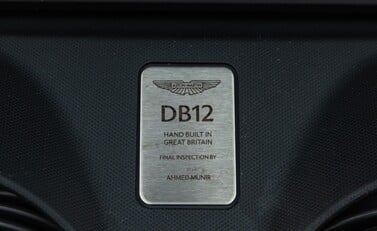 Aston Martin DB12 V8 36