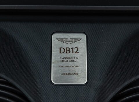 Aston Martin DB12 V8 36