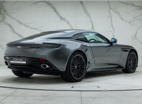 Aston Martin DB12 V8 7