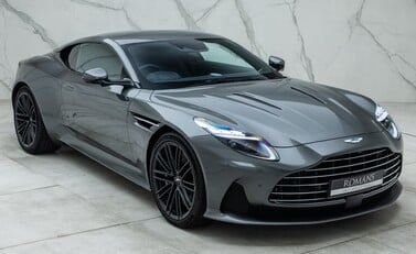 Aston Martin DB12 V8 12