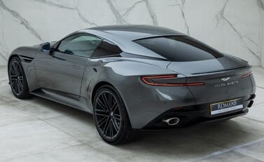 Aston Martin DB12 V8 13