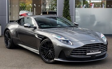 Aston Martin DB12 V8 2