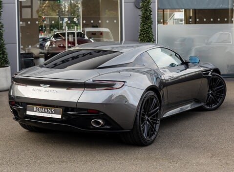 Aston Martin DB12 V8 4