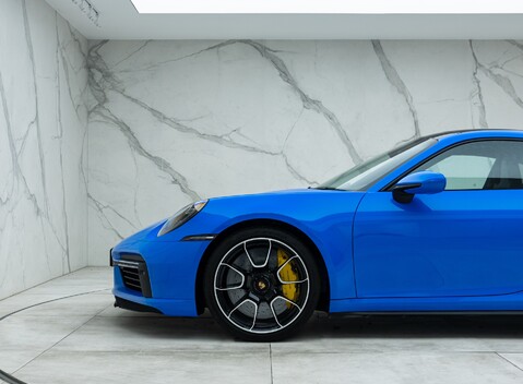 Porsche 911 Turbo S (992) 37