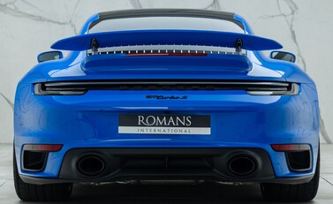 Porsche 911 Turbo S (992) 8