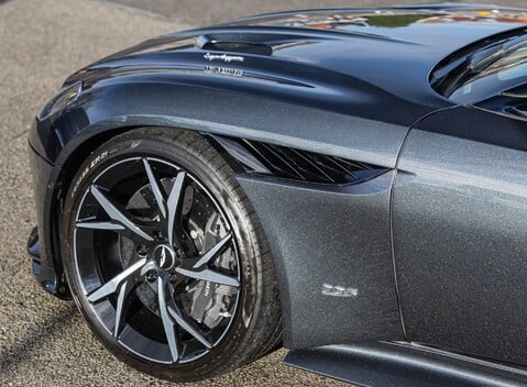 Aston Martin DBS Superleggera 7