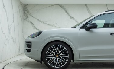 Porsche Cayenne TURBO E-HYBRID 42