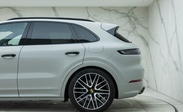 Porsche Cayenne TURBO E-HYBRID 43