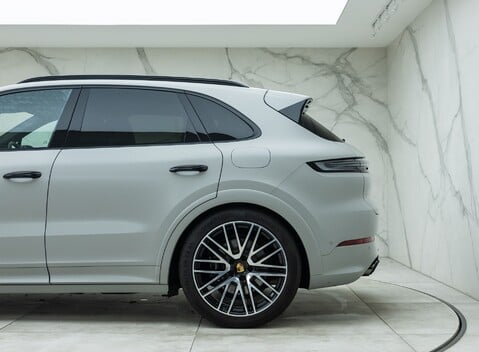 Porsche Cayenne TURBO E-HYBRID 43