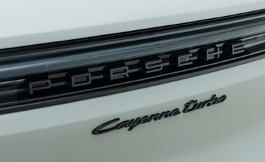 Porsche Cayenne TURBO E-HYBRID 39