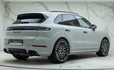 Porsche Cayenne TURBO E-HYBRID 6