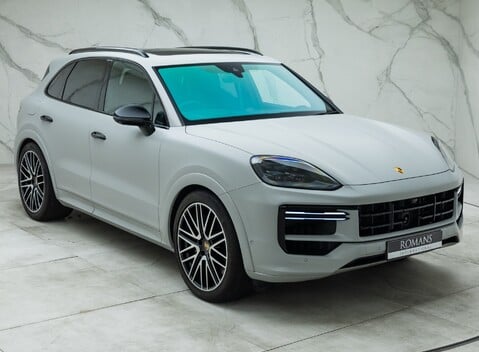 Porsche Cayenne TURBO E-HYBRID 11