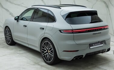 Porsche Cayenne TURBO E-HYBRID 12