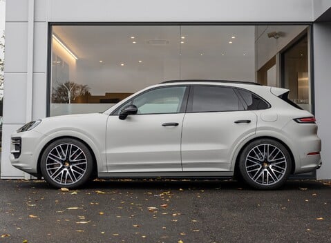 Porsche Cayenne TURBO E-HYBRID 3