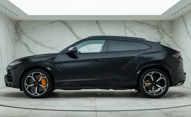 Lamborghini Urus 5