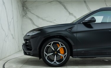 Lamborghini Urus 38