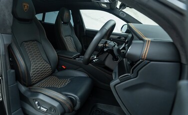 Lamborghini Urus 14