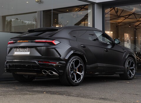 Lamborghini Urus 4