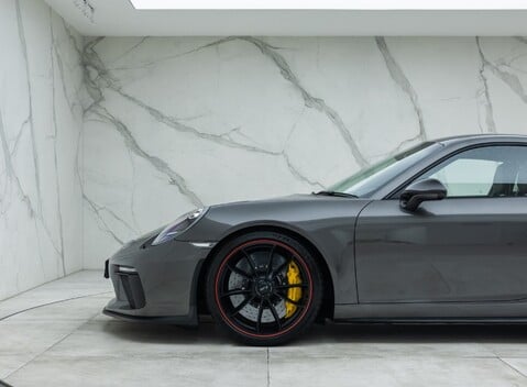 Porsche 911 GT3 (991.2) 32