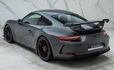 Porsche 911 GT3 (991.2) 12