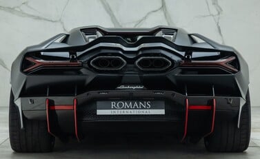 Lamborghini Revuelto 8