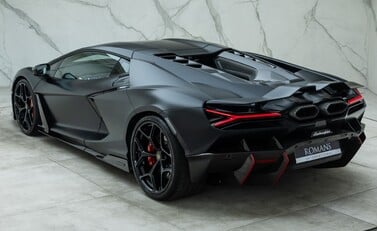 Lamborghini Revuelto 12