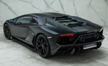 Lamborghini Aventador LP 780-4 ULTIMAE 12