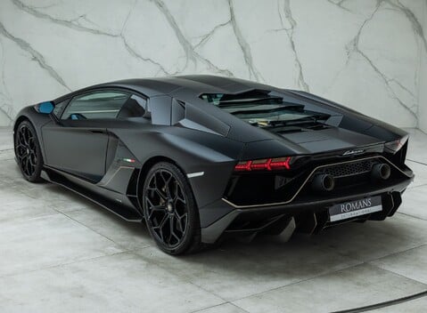 Lamborghini Aventador LP 780-4 ULTIMAE 12