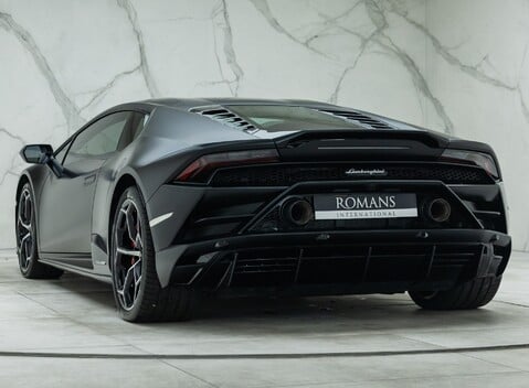 Lamborghini Huracan LP 640-4 EVO 10