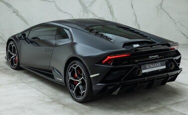 Lamborghini Huracan LP 640-4 EVO 12