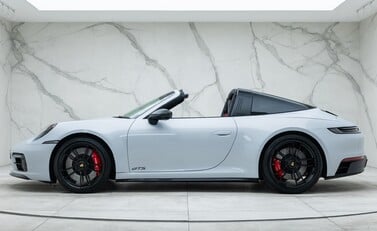 Porsche 911 Targa 4 GTS (992) 6