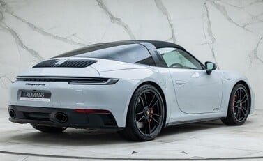 Porsche 911 Targa 4 GTS (992) 8