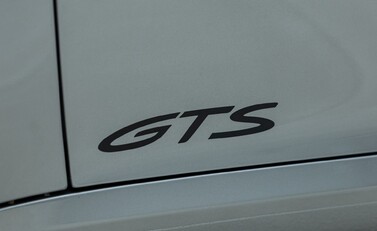 Porsche 911 Carrera GTS (992) 37