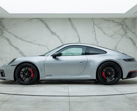 Porsche 911 Carrera GTS (992)