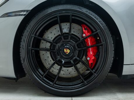 Porsche 911 Carrera GTS (992)